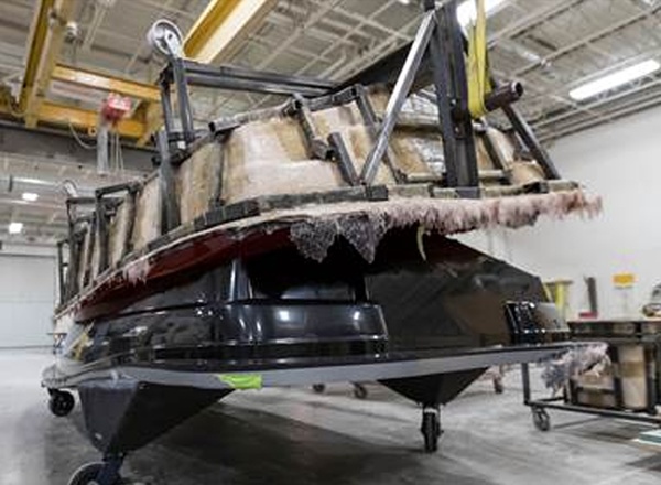 Removing fiberglass mold from boat hull pattern Removing fiberglass mold from boat hull pattern